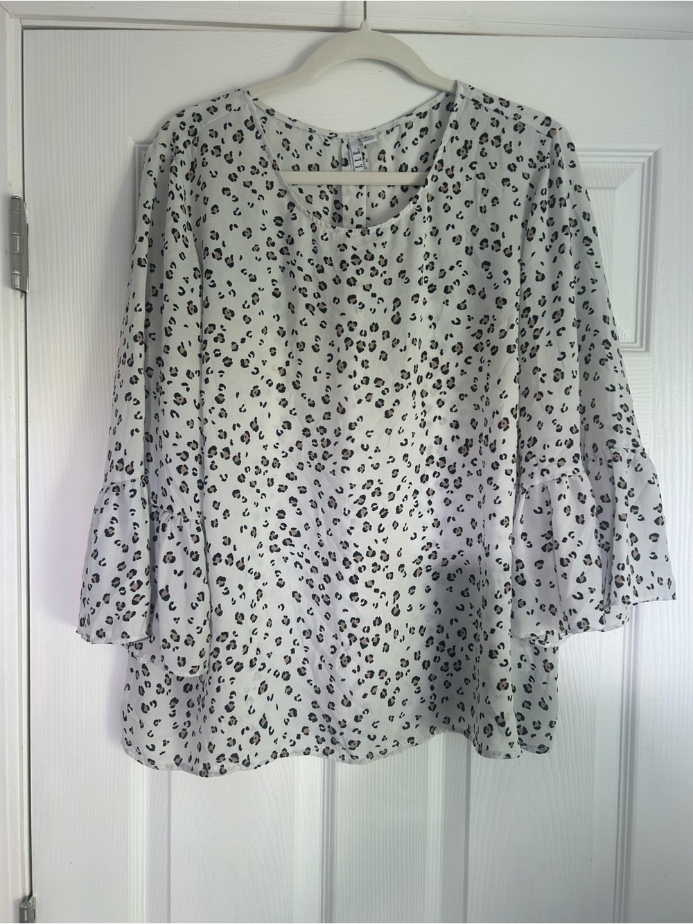 Women's White Leopard Print Bell Sleeve Elle XL top